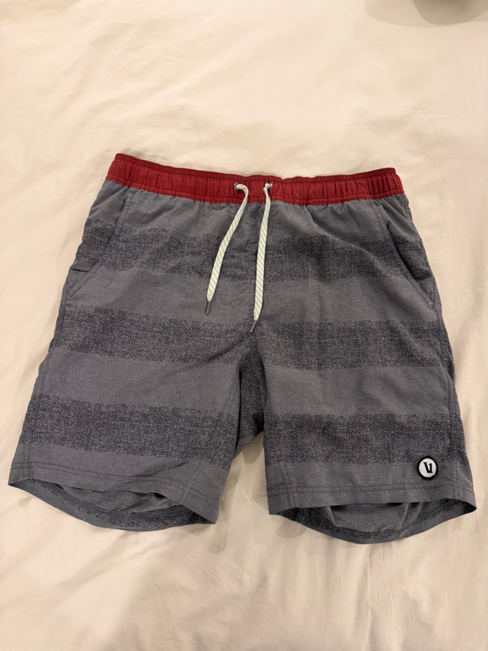 Vuori Gray Striped KORE shorts 7” Large